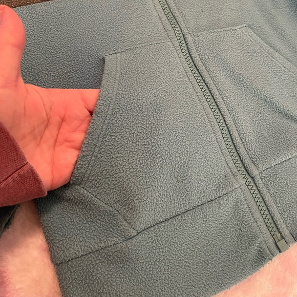 Girls North Face Fleece hooded jacket. Very good used condition. Size 5 (XXS) - Picture 9 of 11